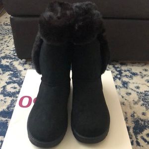 New SO Black Faux Fur Boots